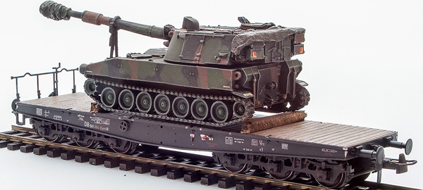 REI Models 6870152 - USA Camoflaged M109 A2 howitzer loaded on a six axle DB flat car